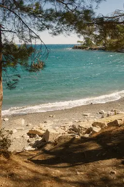 destinos de playa y relax con Zafiro Tours Sant Boi por las costas del mediterraneo